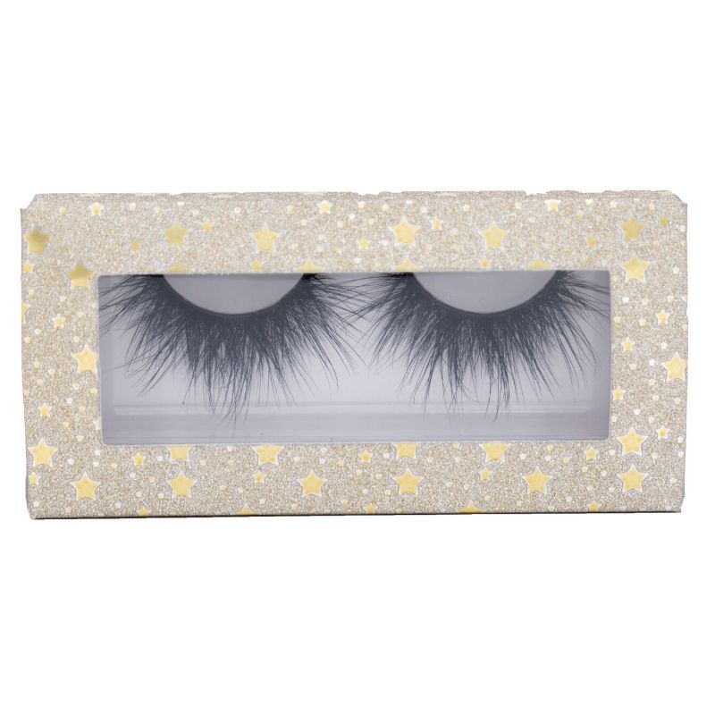 riley Cream stars lash box